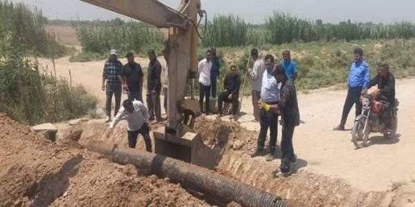 جمع‌آوری ۳۰ لوله سیفون غیرمجاز از شبکه آبیاری حمیدیه در راستای ساماندهی و تحقق عدالت آبی